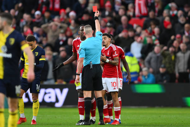 巧妙地避开 巧妙地避开